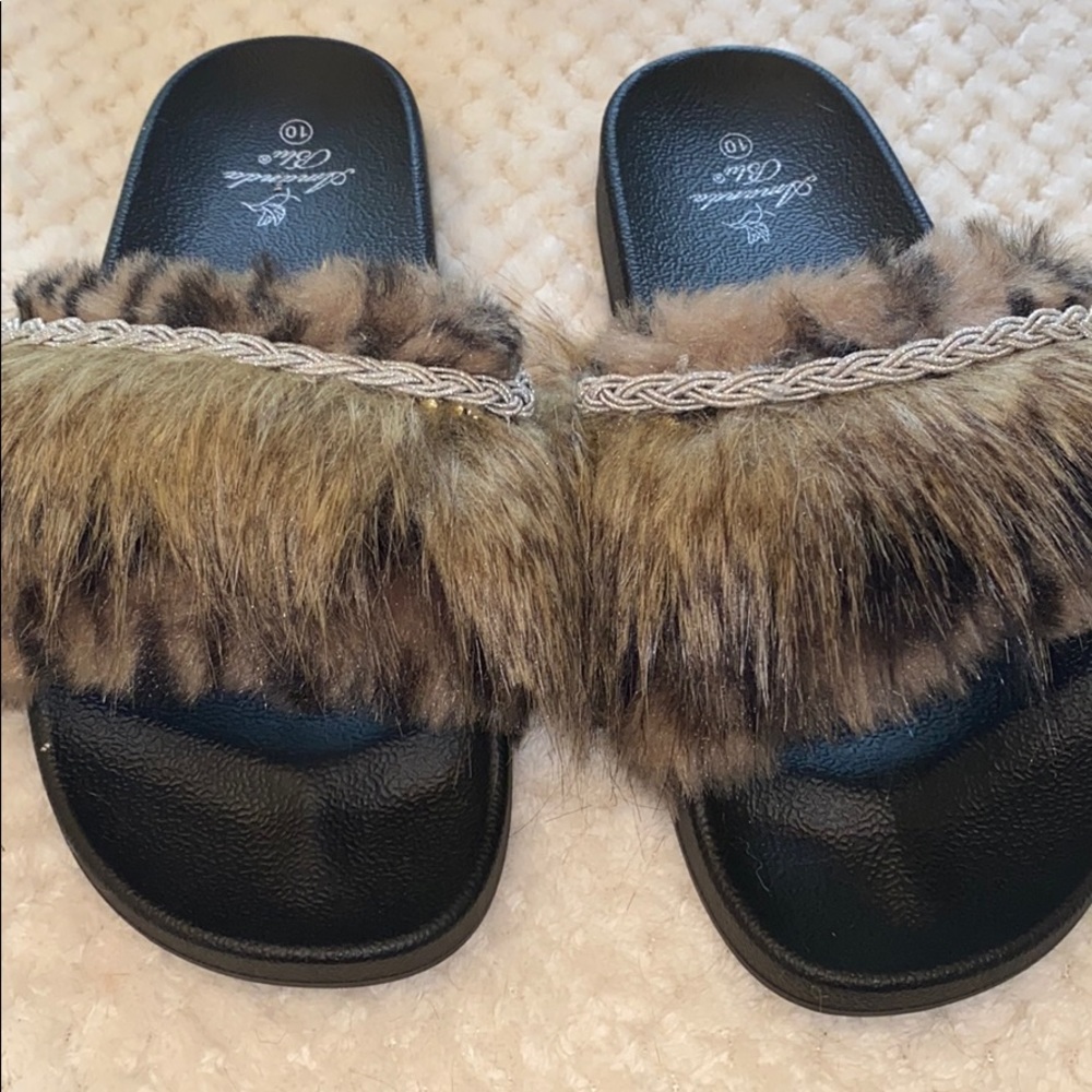 Faux fur slide sandal size 10